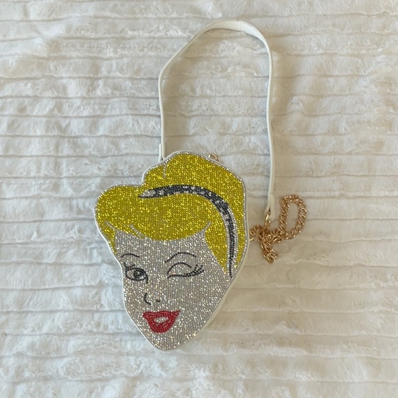 Cinderella Diamond Woman Head Shape Shoulder Bags.” - Picture 3 of 5